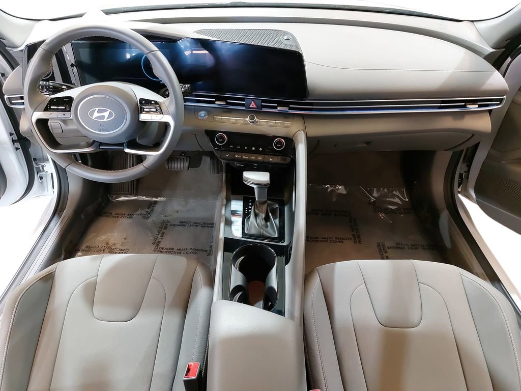 Certified 2025 Hyundai Elantra SEL image 9