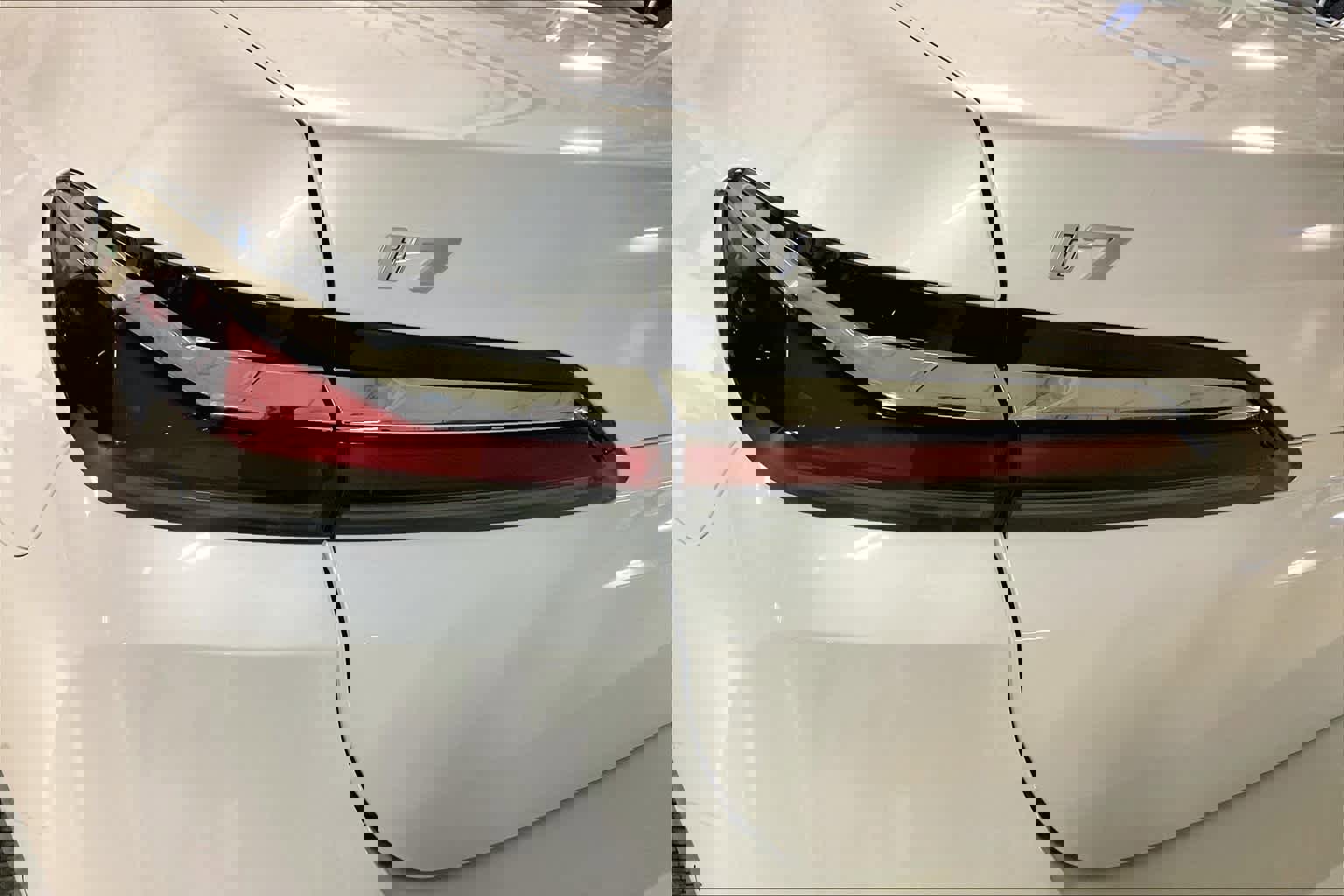 Used 2025 BMW i7 eDrive50 image 15