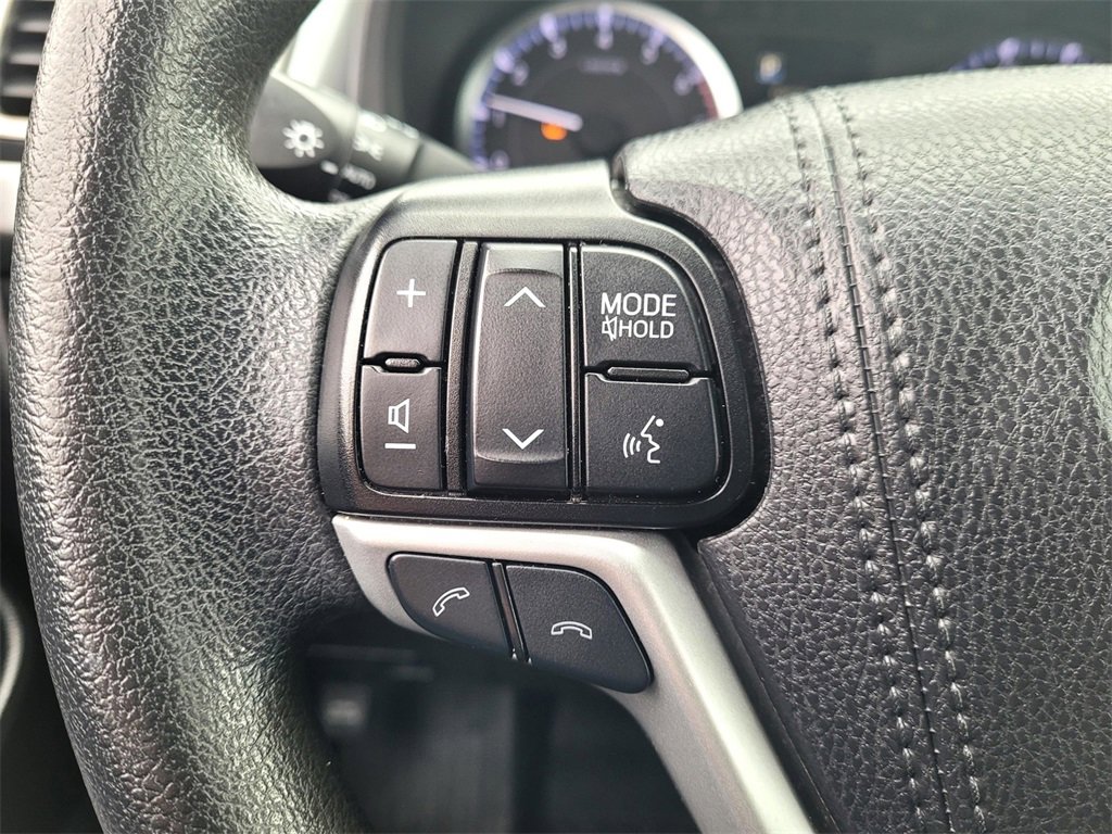Used 2019 Toyota Highlander LE image 24
