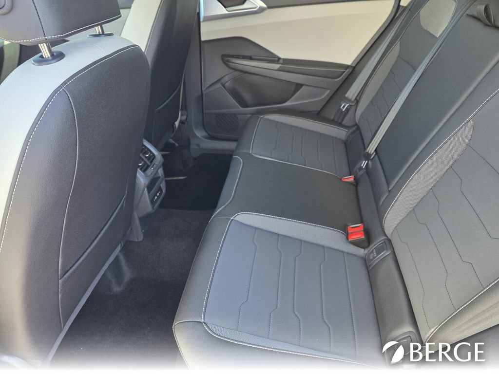 New 2026 Volkswagen Taos SE FWD image 25