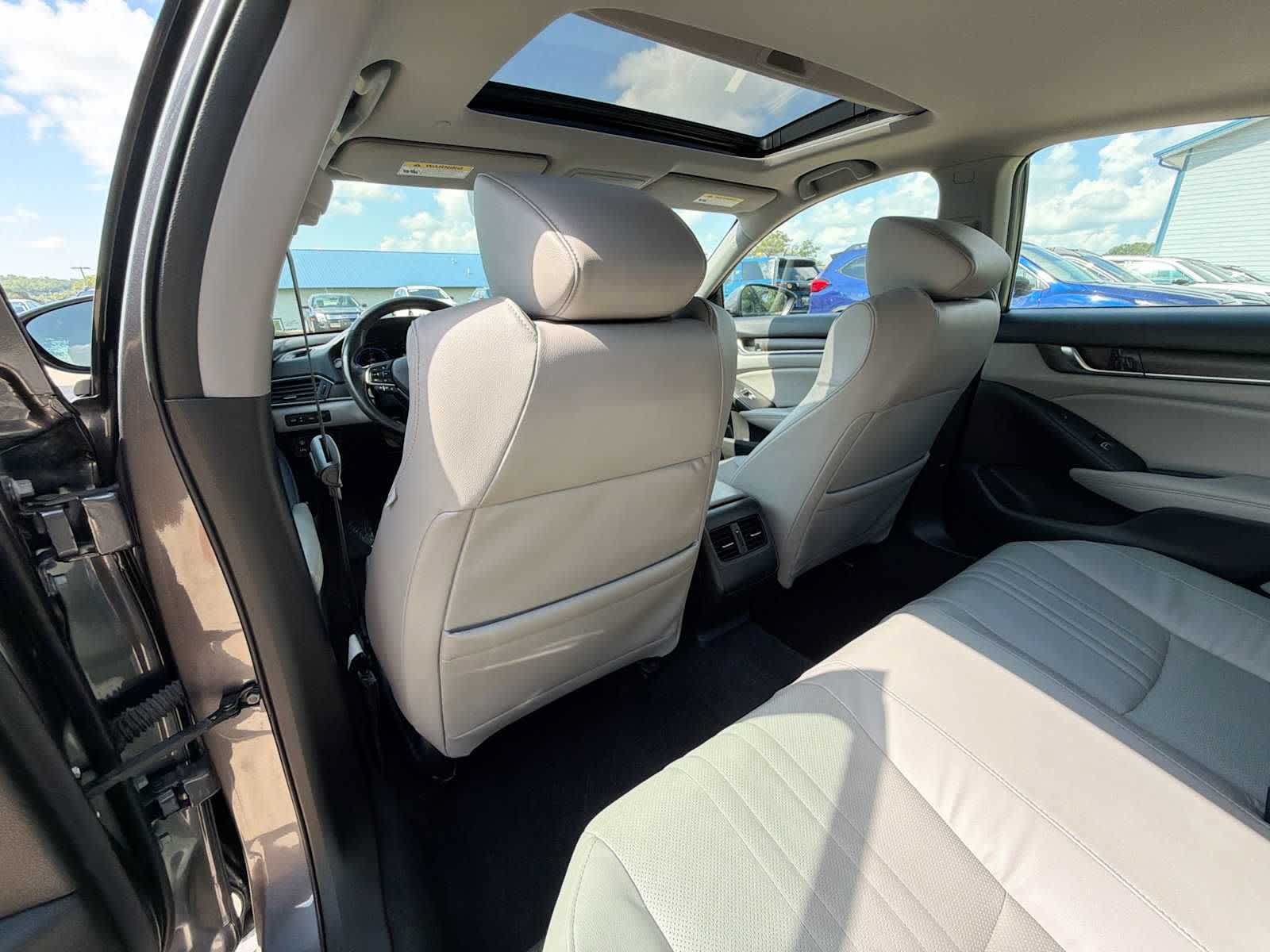 Used 2018 Honda Accord Touring image 15