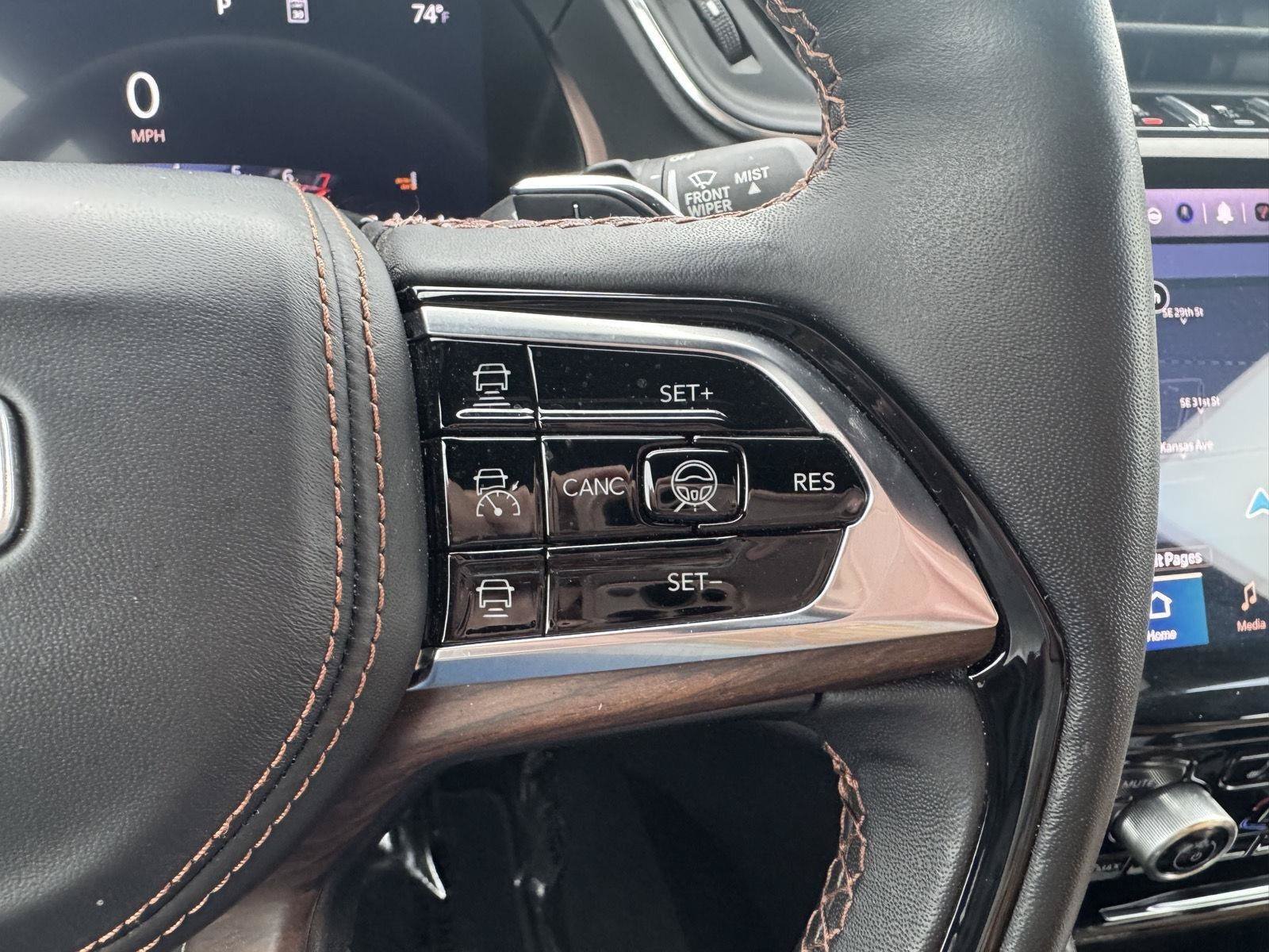 Used 2024 Jeep Grand Cherokee Summit AWD/4WD image 16