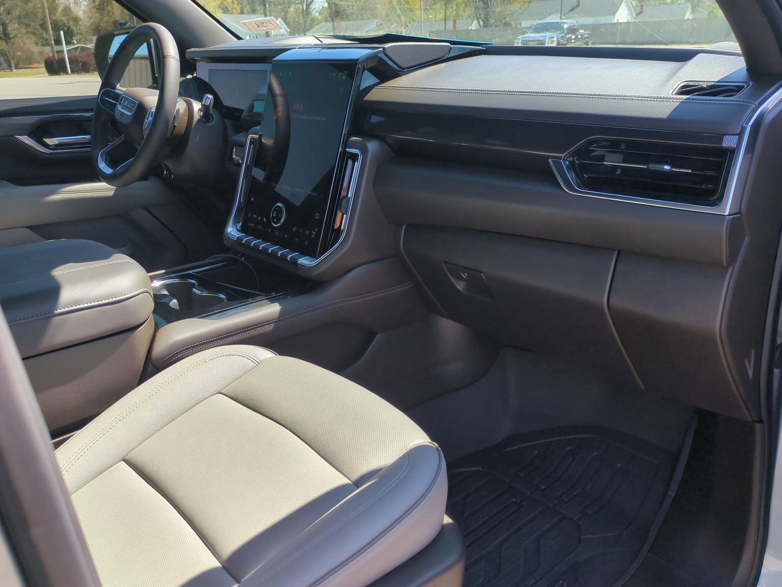 Certified 2025 GMC Yukon XL Elevation image 31