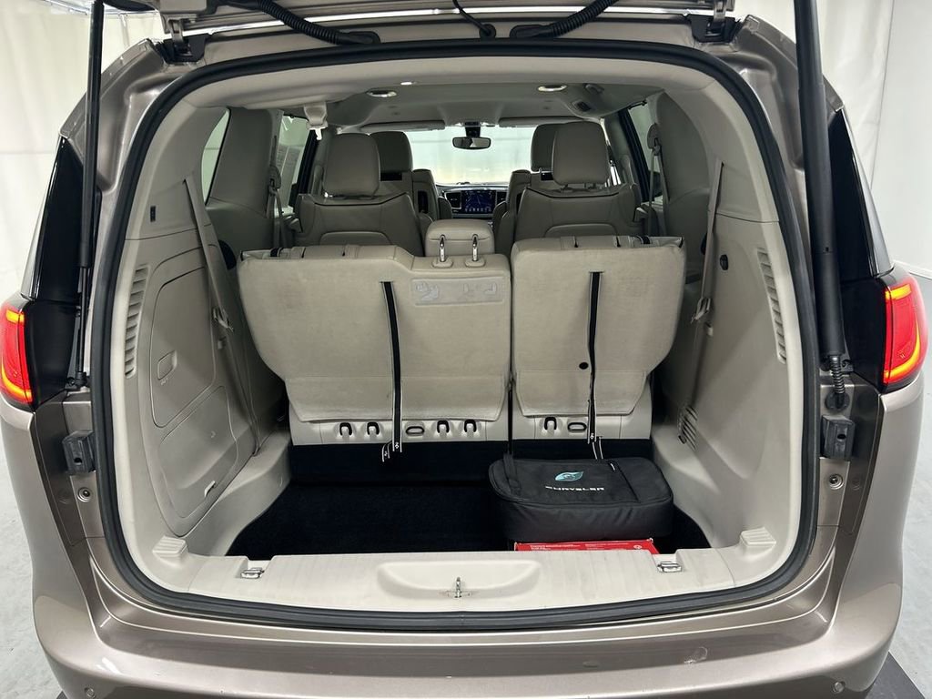 Used 2018 Chrysler Pacifica Limited FWD image 23