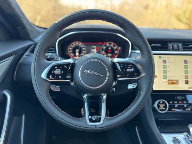 New 2026 Jaguar F-PACE SVR image 21