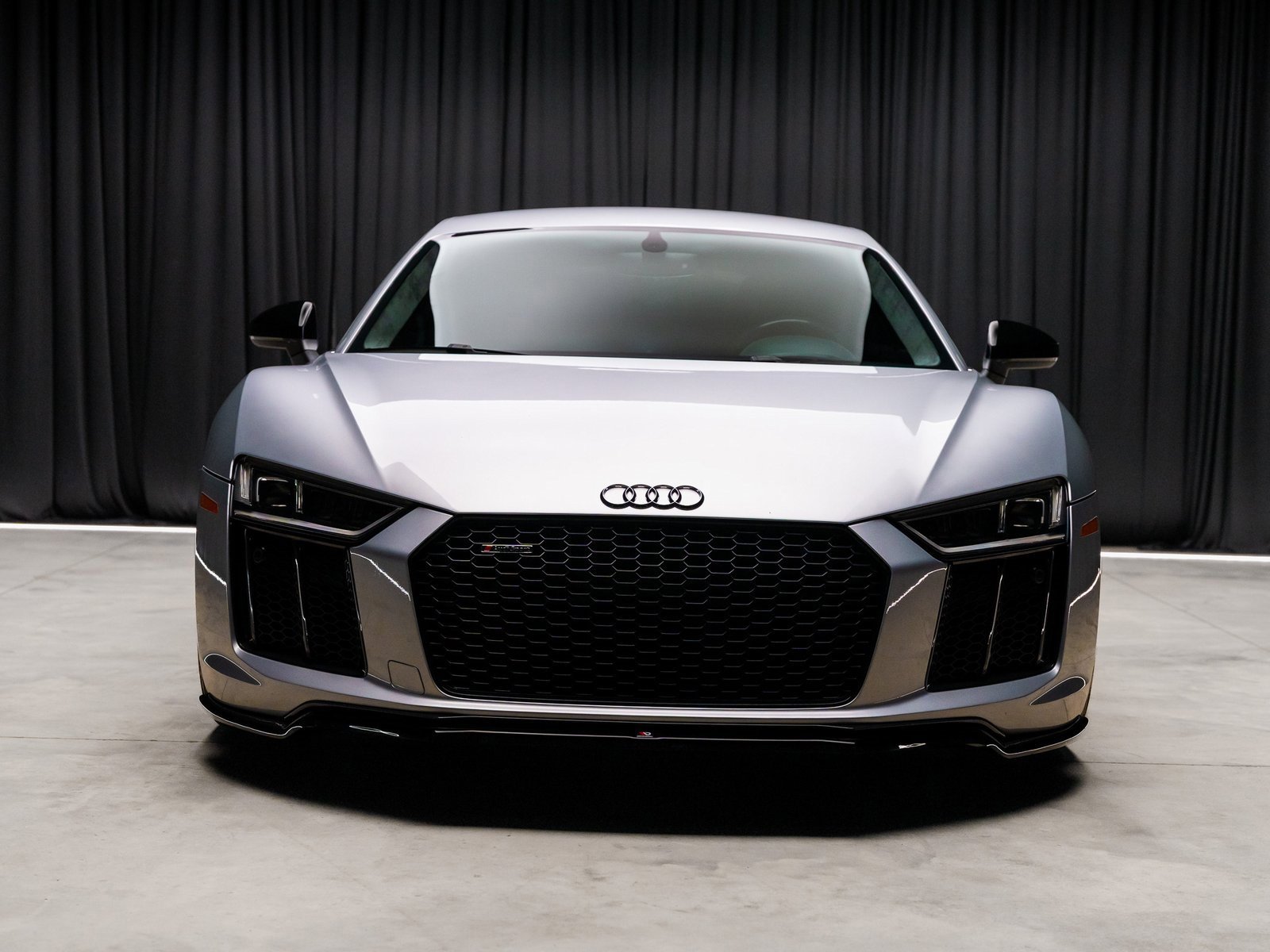 Used 2018 Audi R8 V10 w/ Premium Package image 17
