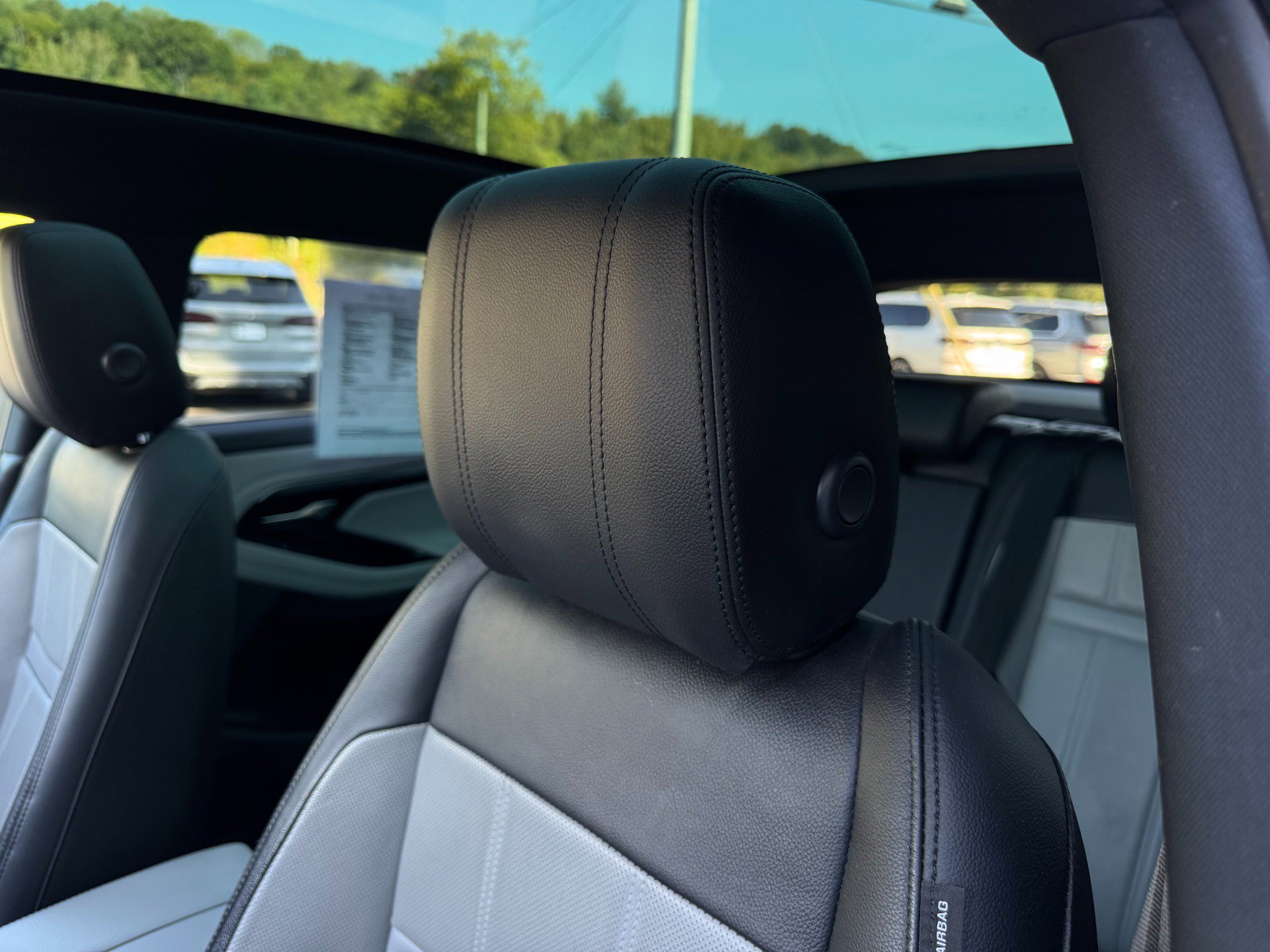 Used 2020 Land Rover Range Rover Evoque R-Dynamic SE image 16