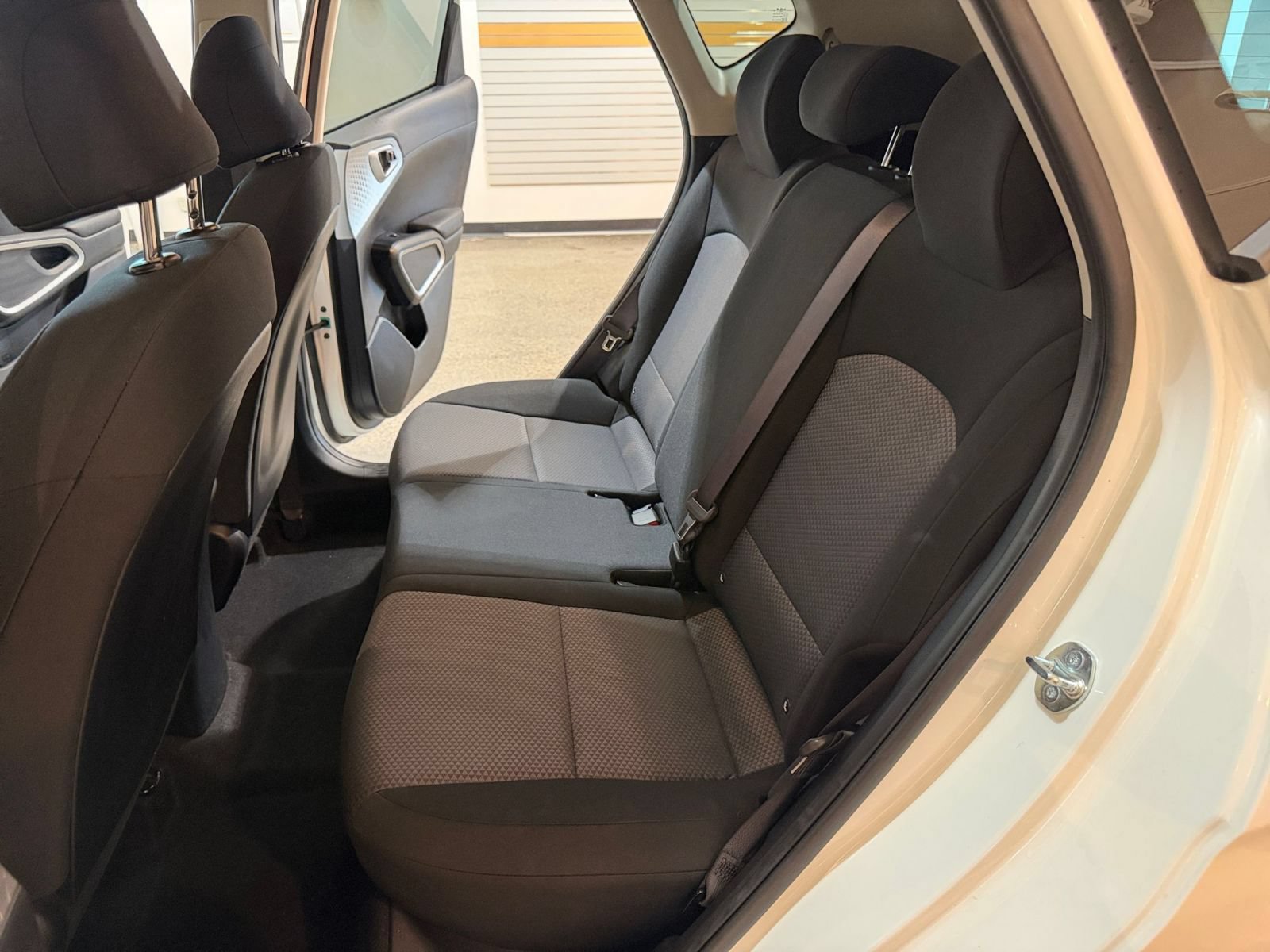 Used 2025 Kia Soul LX w/ LX Technology Package FWD image 38