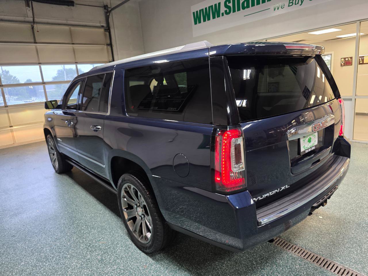Used 2017 GMC Yukon XL Denali w/ Open Road Package AWD/4WD image 9