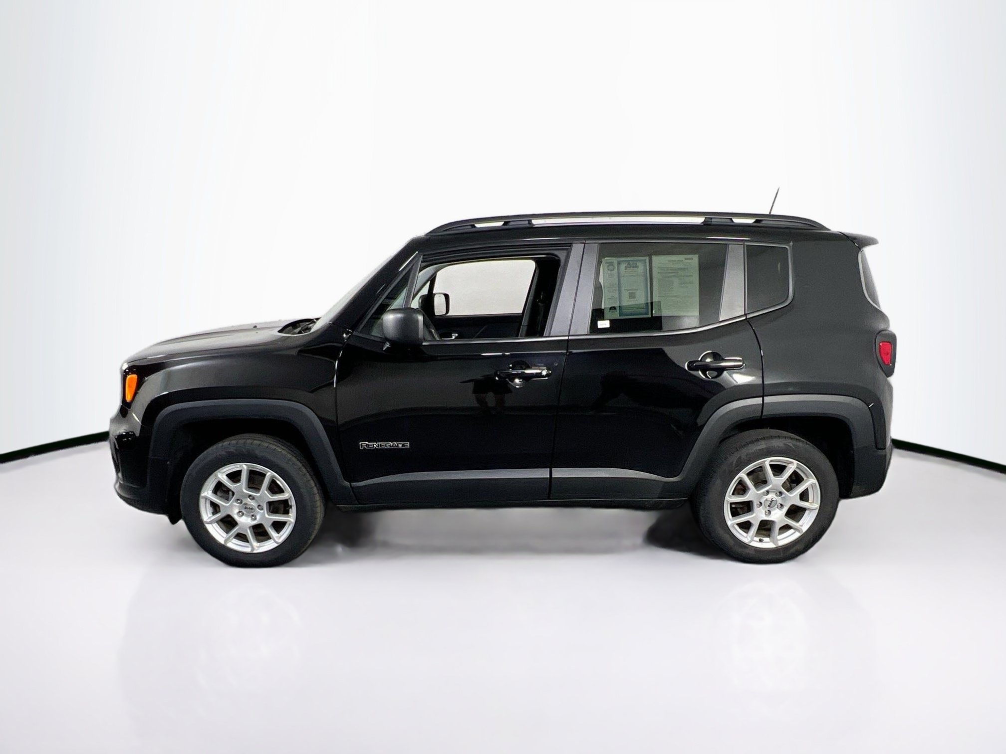 Used 2022 Jeep Renegade Latitude AWD/4WD image 8