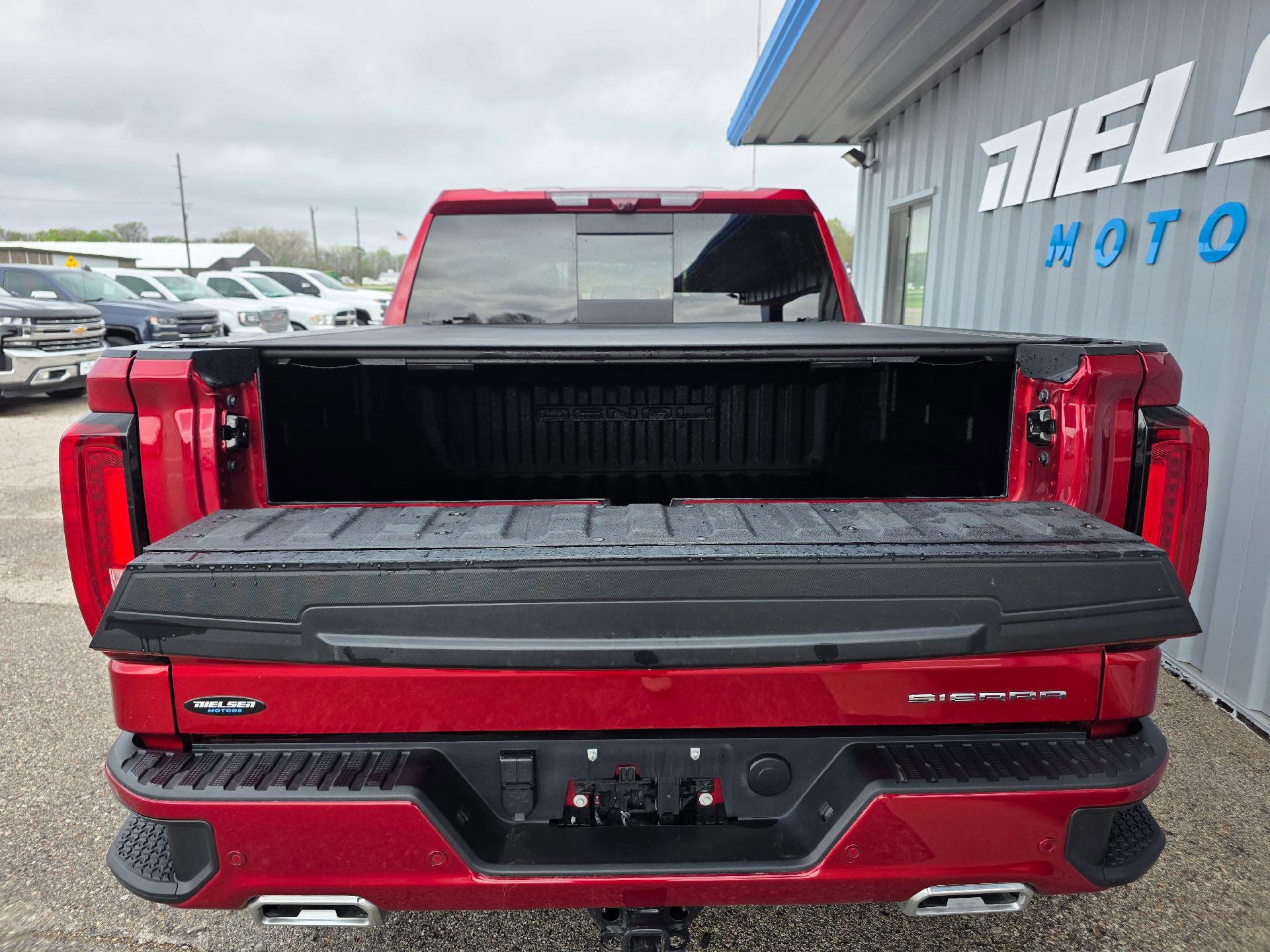 Used 2024 GMC Sierra 1500 Denali w/ Technology Package AWD/4WD image 8