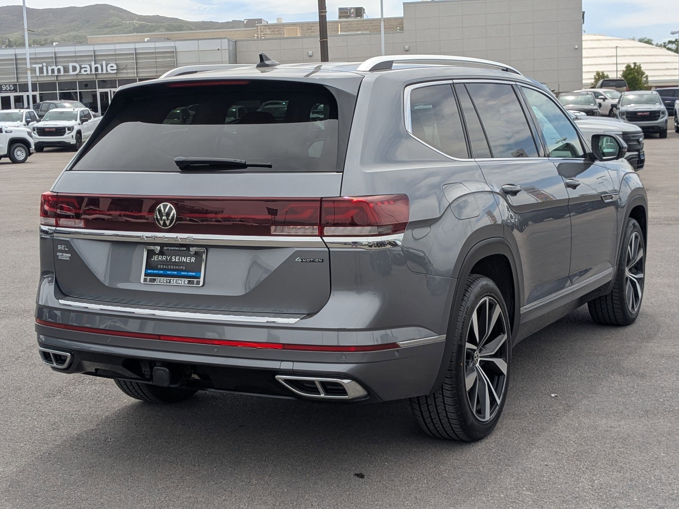 Used 2024 Volkswagen Atlas SEL Premium R-Line AWD/4WD image 6