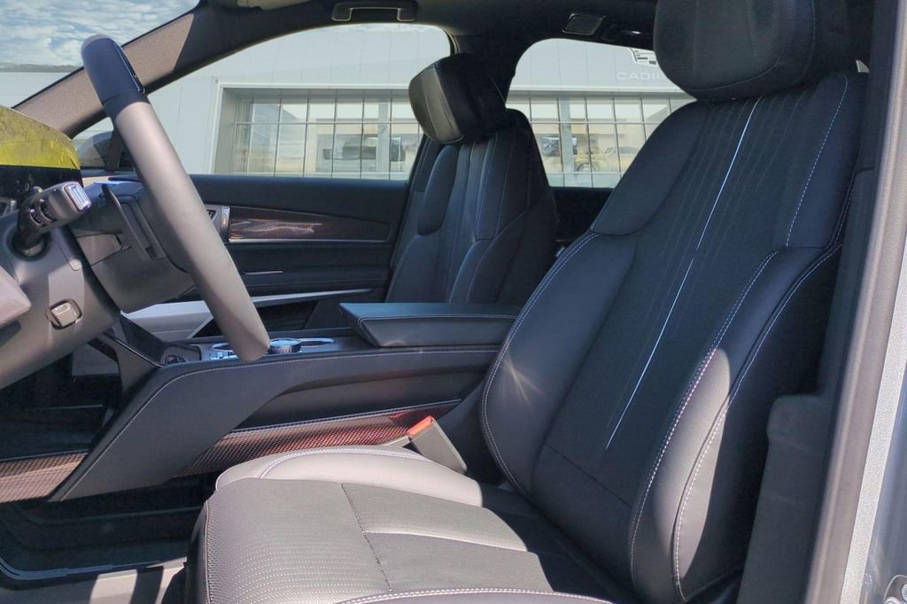 New 2026 Cadillac Vistiq Luxury w/ LPO, Floor Liner Package AWD/4WD image 12