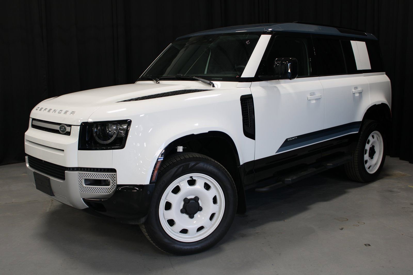 Used 2025 Land Rover Defender 110 S image 1