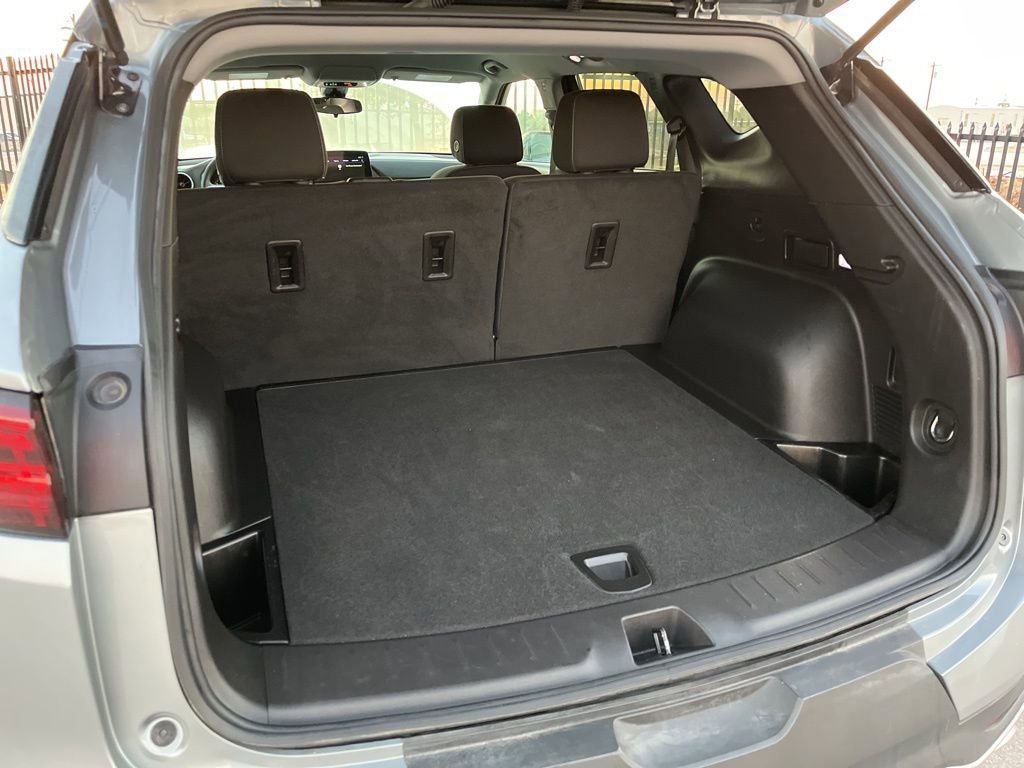 Used 2025 Chevrolet Blazer LT image 9