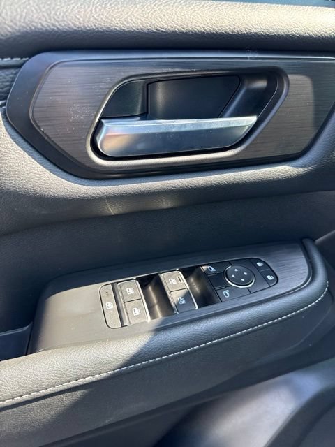 Used 2025 Nissan Armada SV AWD/4WD image 13