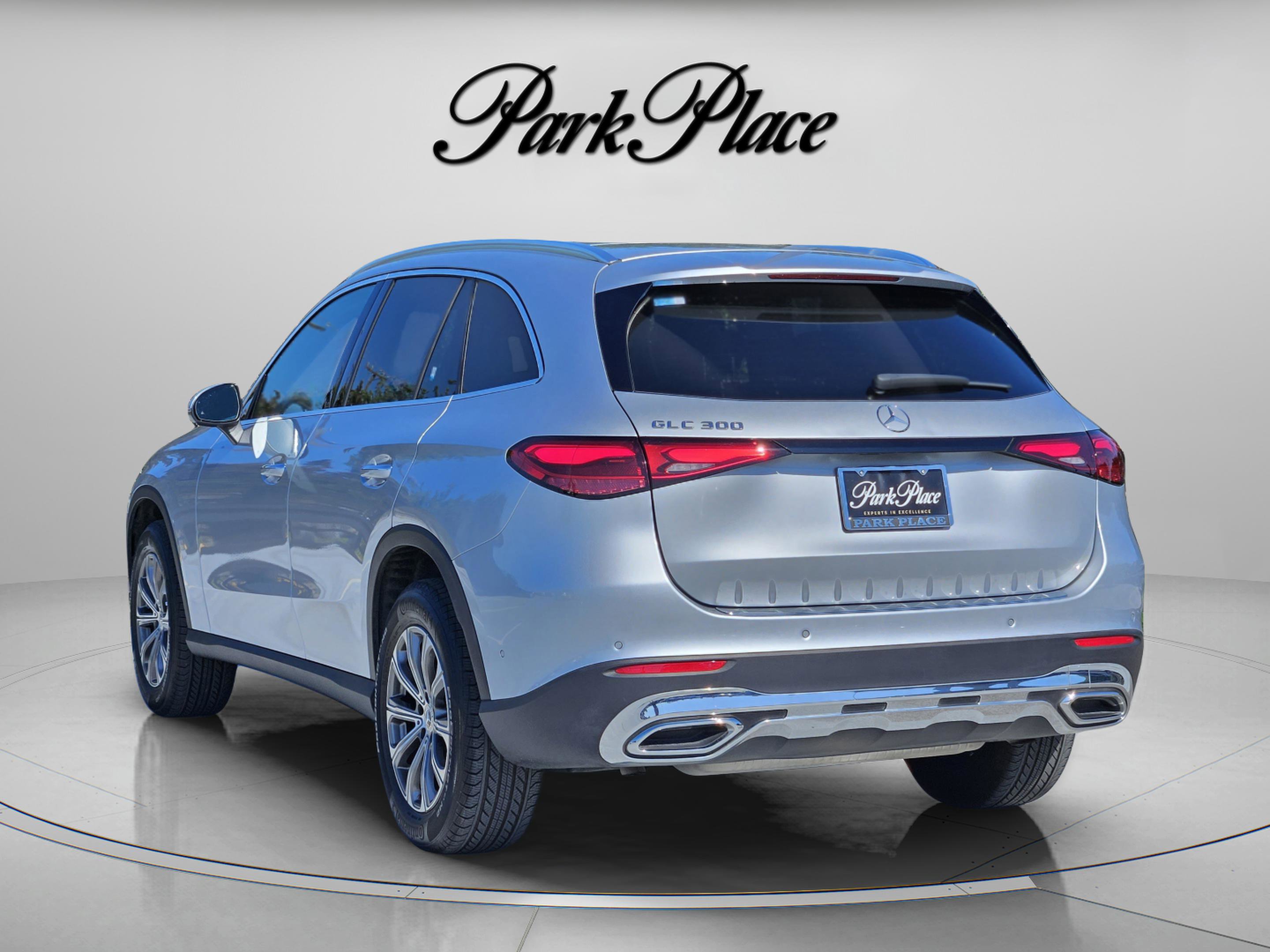 Certified 2025 Mercedes-Benz GLC 300 image 3