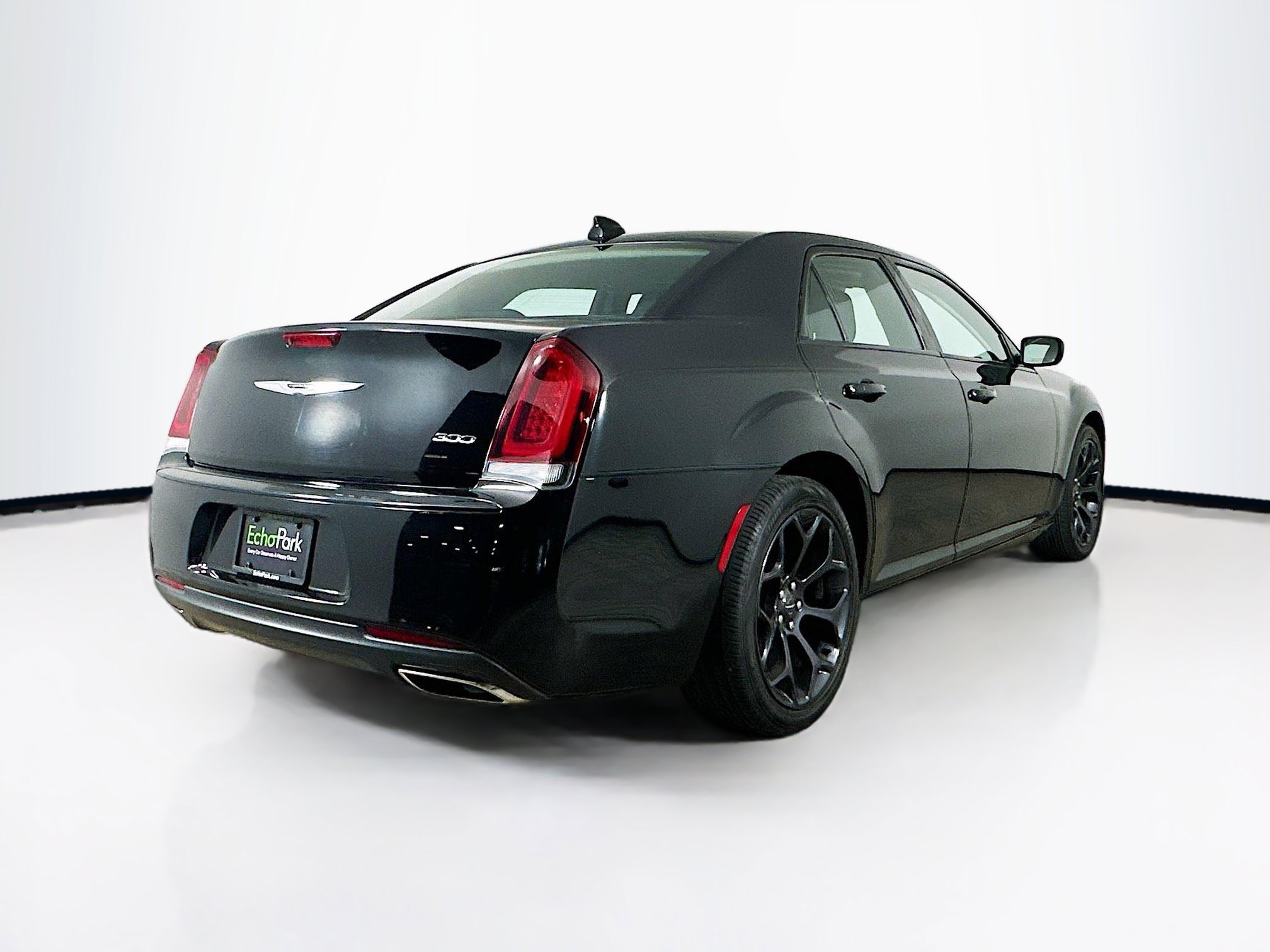 Used 2019 Chrysler 300 Touring w/ Sport Appearance Package image 9
