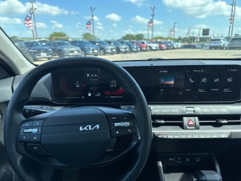 Used 2025 Kia K4 FWD image 17