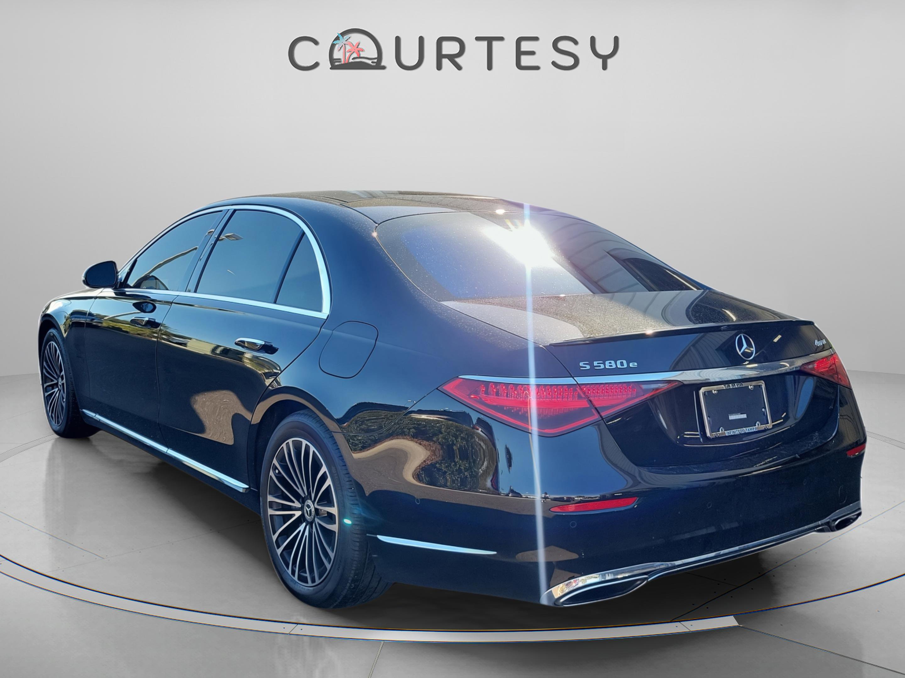 Used 2025 Mercedes-Benz S 580e 4MATIC Sedan image 2