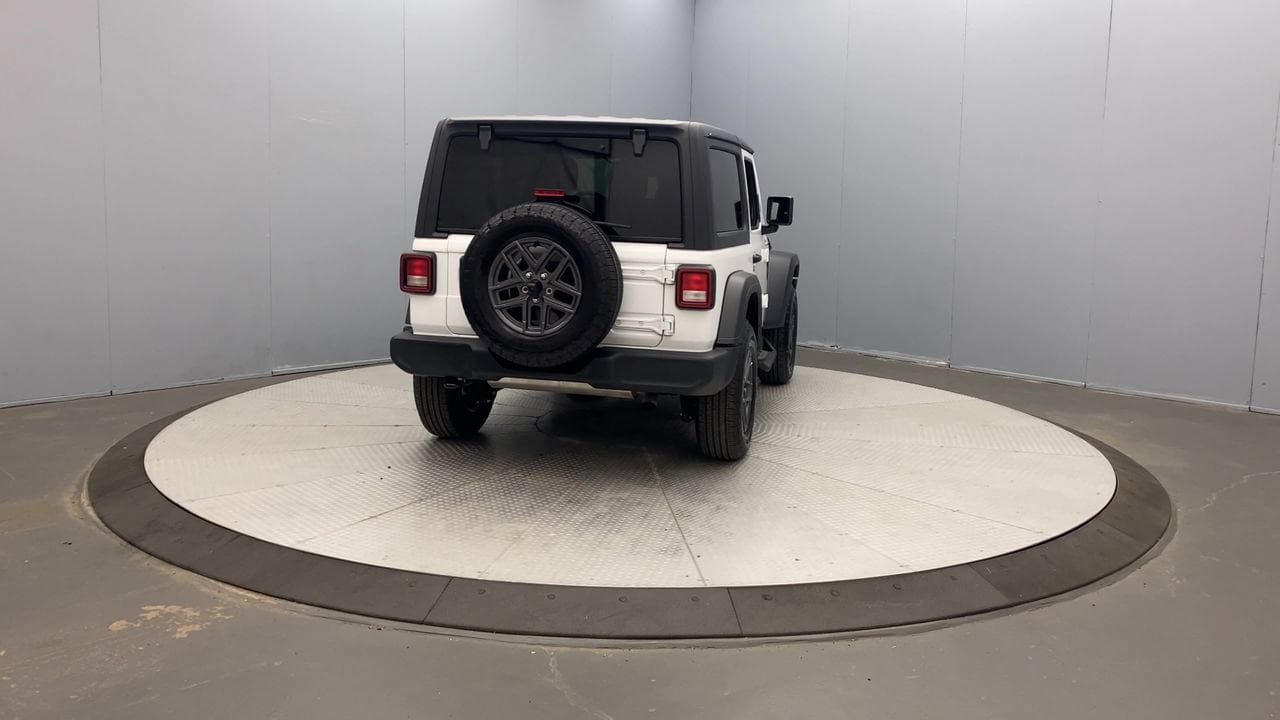 Used 2025 Jeep Wrangler Sport AWD/4WD image 4