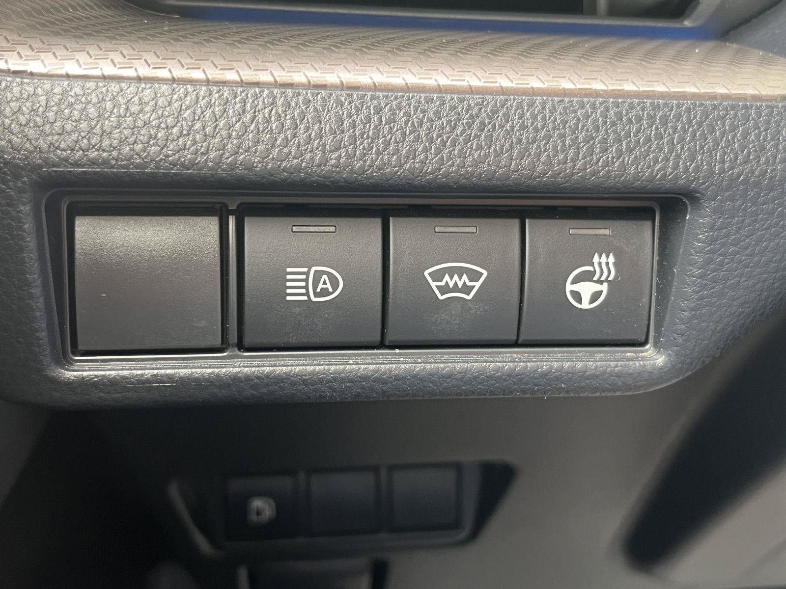Used 2025 Toyota Prius XLE AWD/4WD image 14