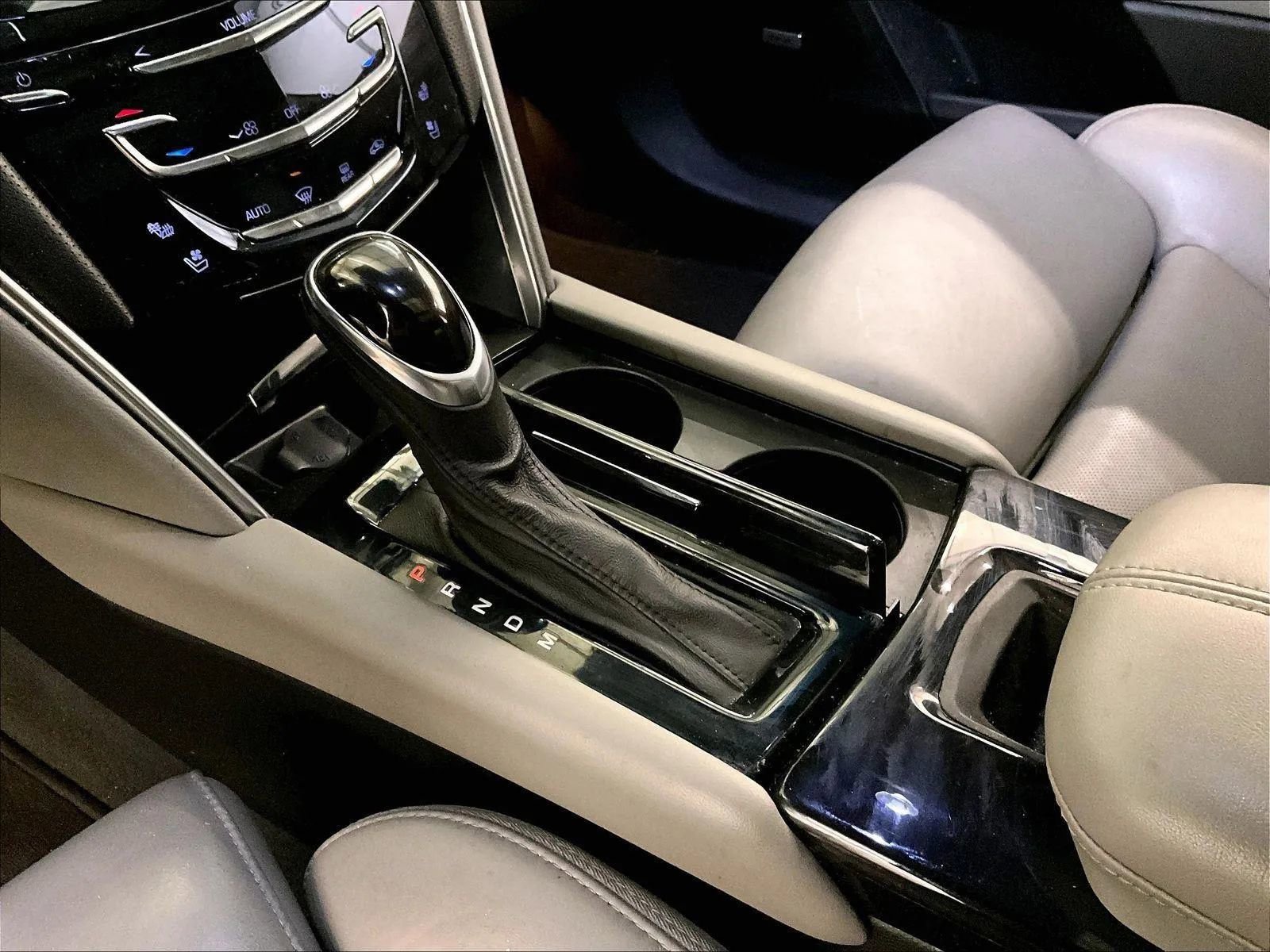 Used 2013 Cadillac XTS Luxury w/ Driver Awareness Package AWD/4WD image 17