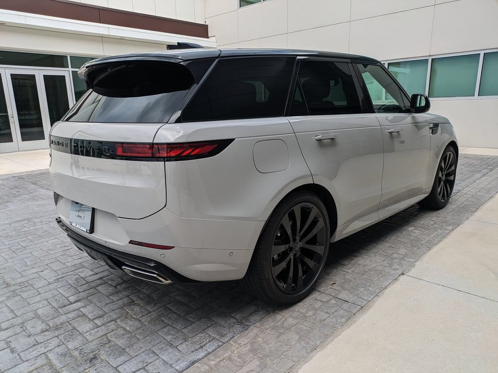 New 2026 Land Rover Range Rover Sport Dynamic SE AWD/4WD image 5