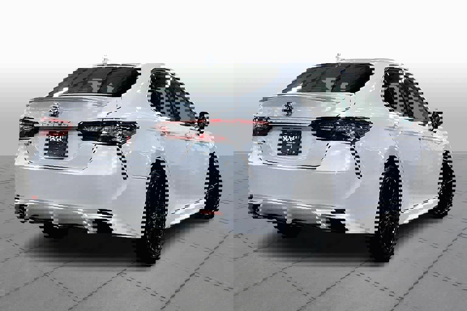 Used 2022 Toyota Camry XSE w/ Navigation Upgrade Package image 13