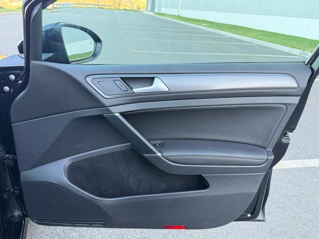 Used 2020 Volkswagen Golf 4-Door image 17