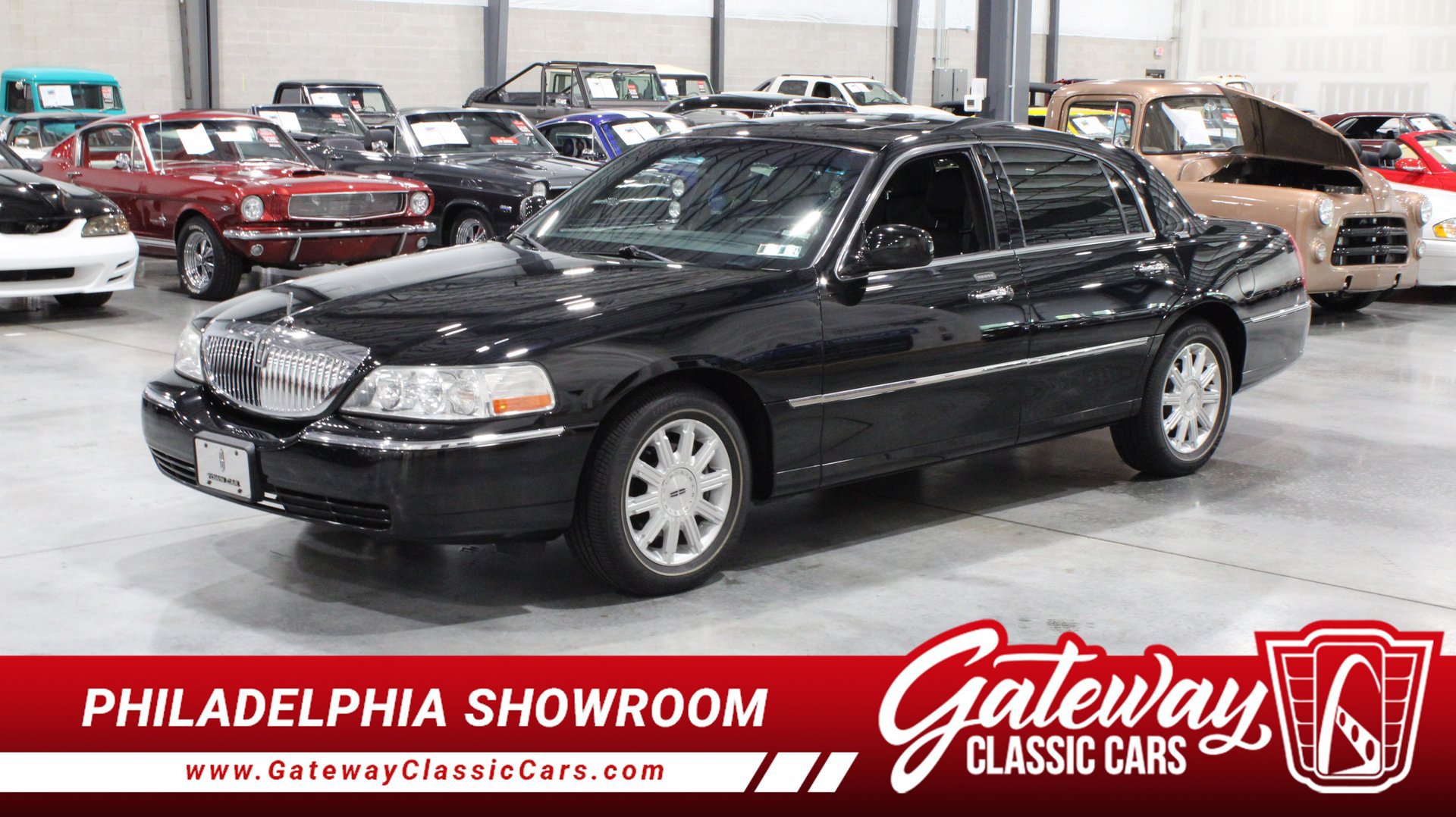 Used 2006 Lincoln Town Car Signature Limited RWD image 1