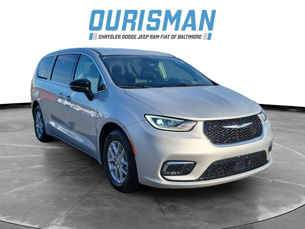 Used 2024 Chrysler Pacifica Touring-L FWD image 1