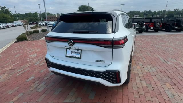 Used 2026 Volkswagen Tiguan SE R-Line FWD image 2