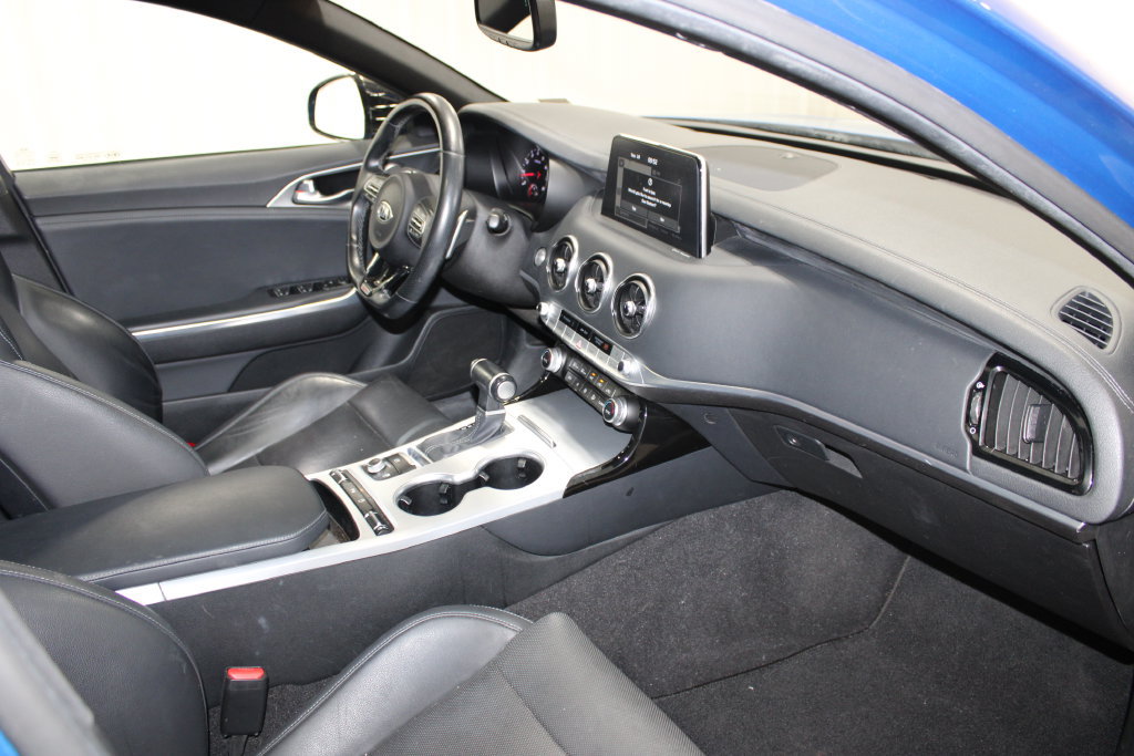 Used 2020 Kia Stinger GT1 RWD image 21