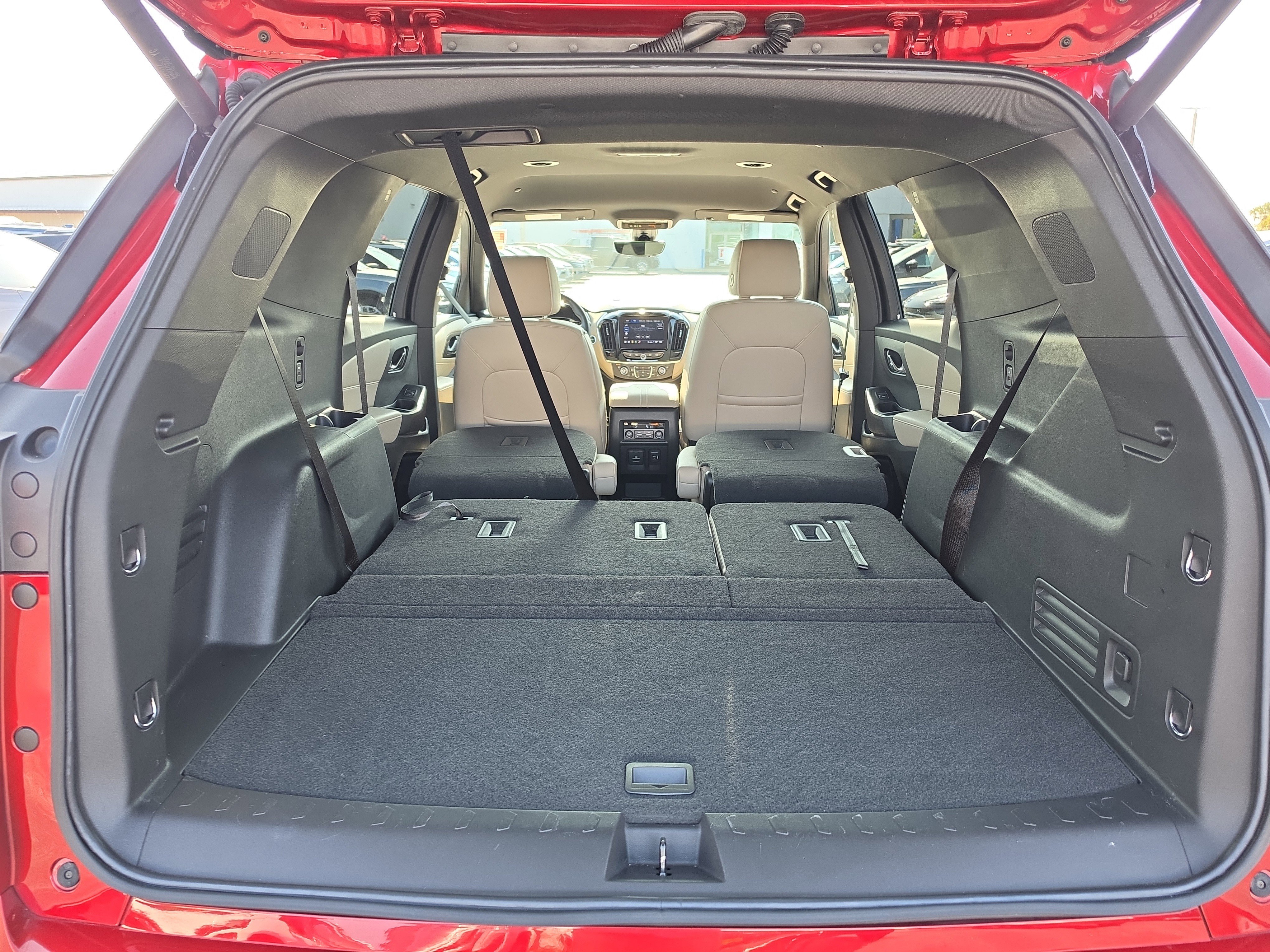 Used 2023 Chevrolet Traverse Premier FWD image 7