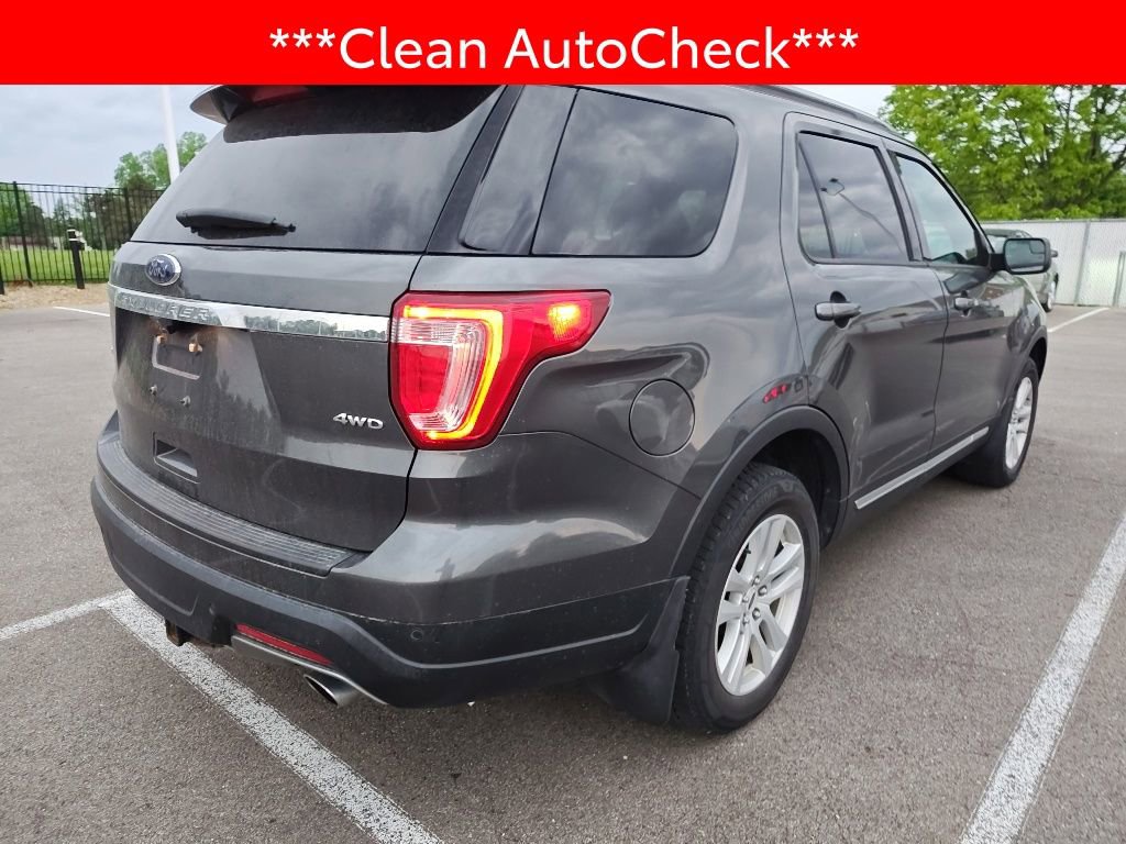 Used 2018 Ford Explorer XLT AWD/4WD image 4