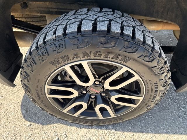 Used 2023 GMC Sierra 1500 AT4 w/ AT4 Premium Package image 33