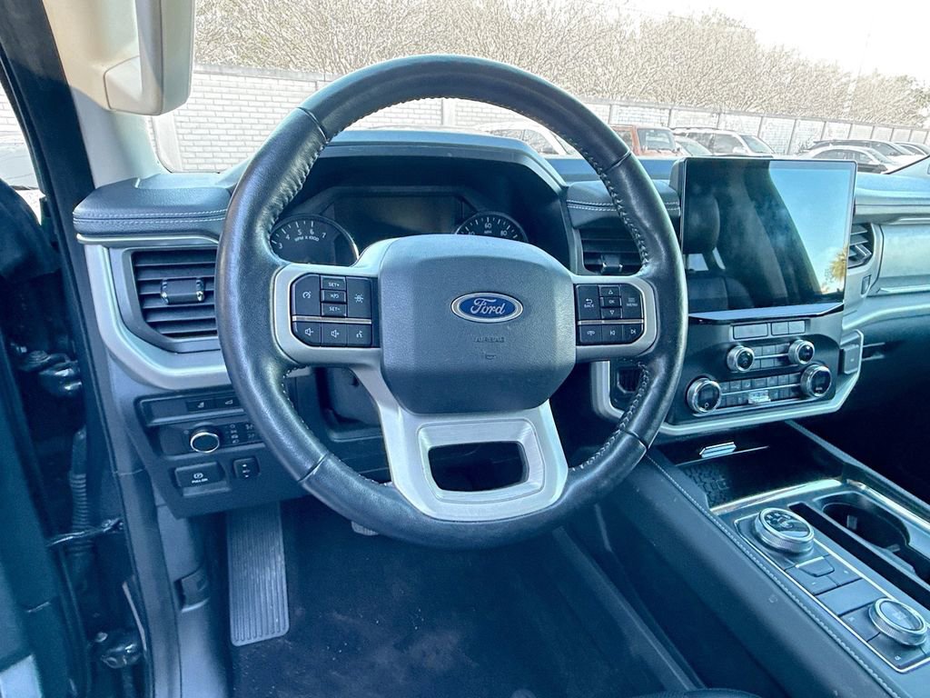 Used 2022 Ford Expedition Max XLT image 12
