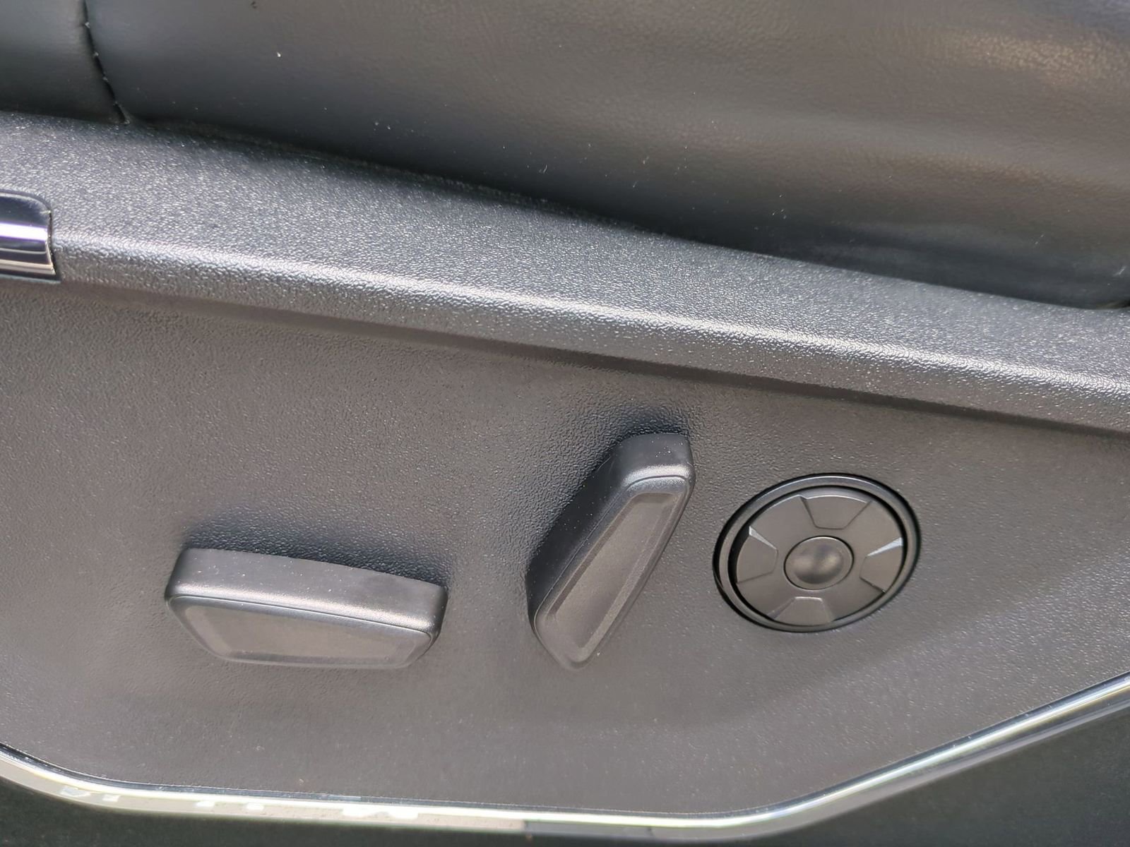 Used 2025 Ford F350 Platinum w/ FX4 Off-Road Package image 22