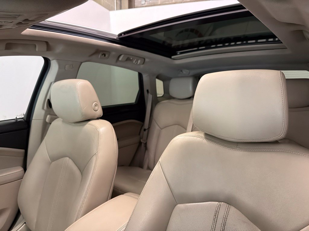 Used 2012 Cadillac SRX Luxury FWD image 16