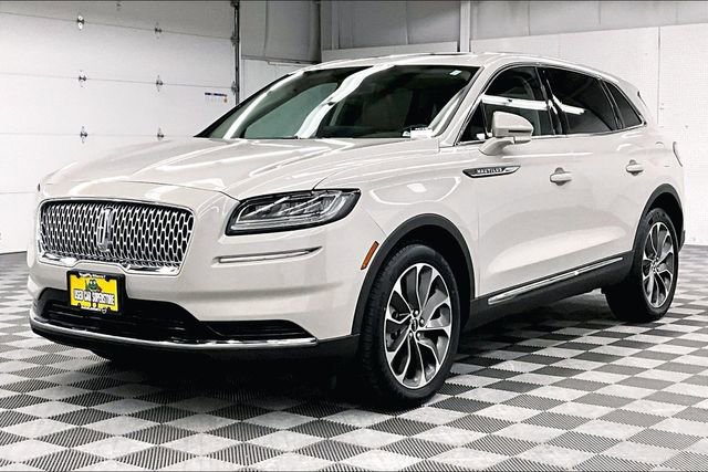 Used 2023 Lincoln Nautilus Reserve image 12