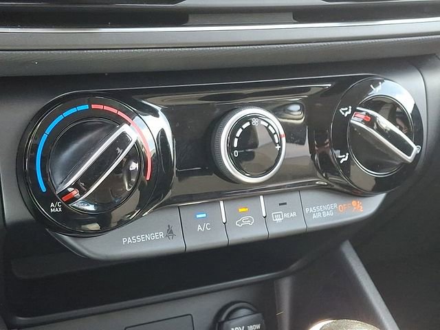 Used 2023 Hyundai Kona SEL image 17