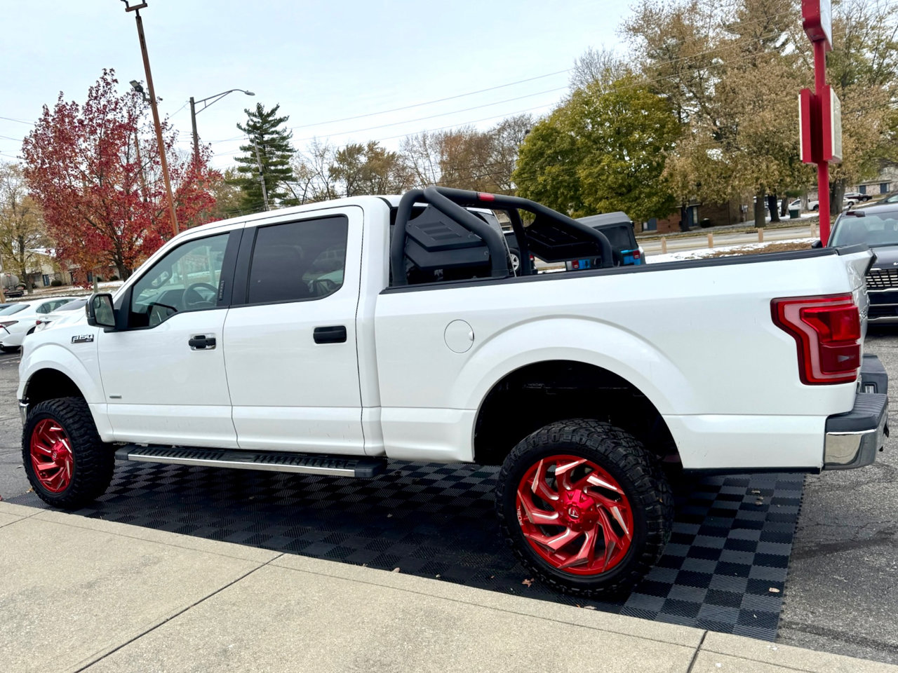 Used 2015 Ford F150 XLT image 3