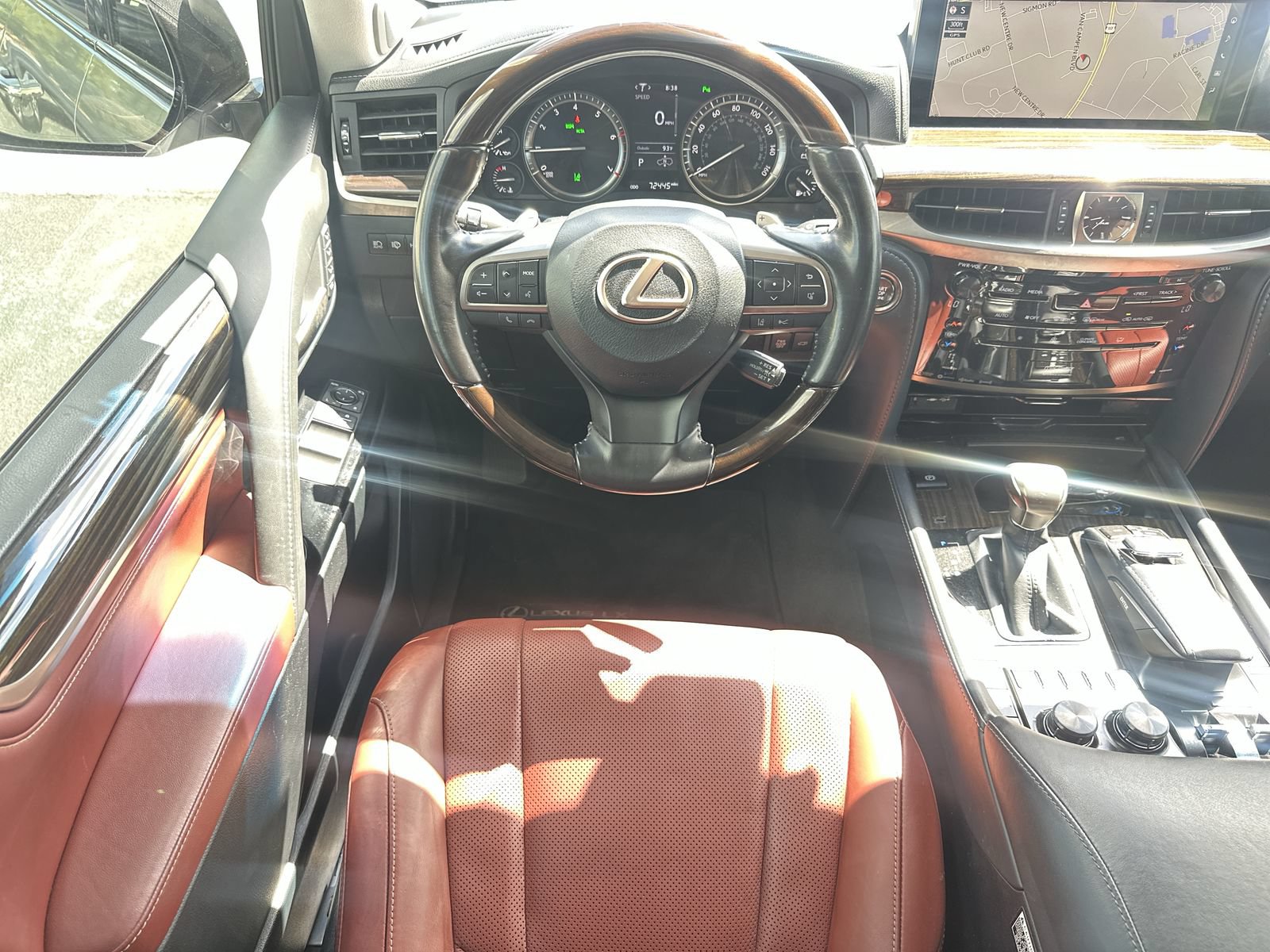 Used 2021 Lexus LX 570 4WD w/ Luxury Package image 17