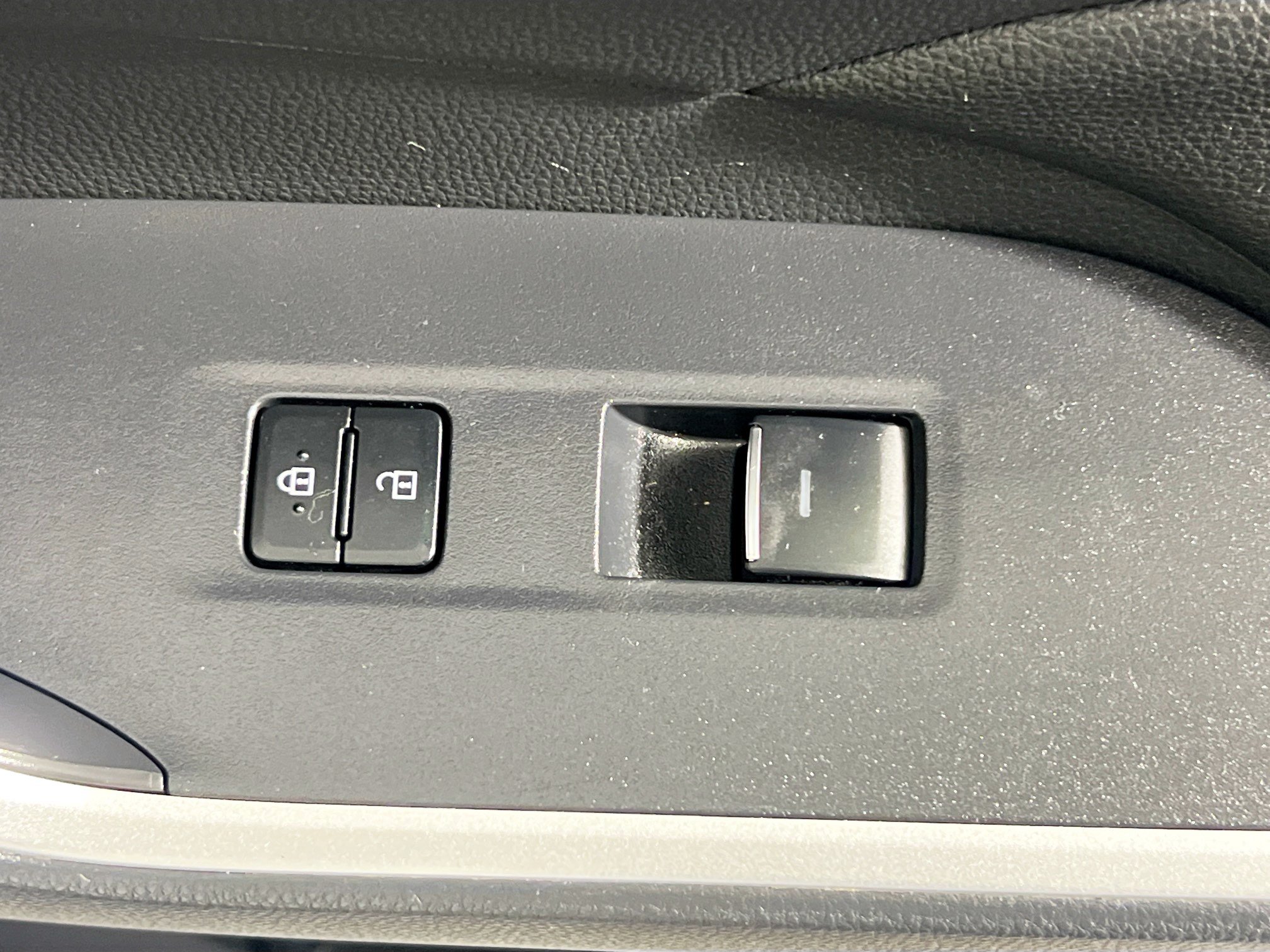 Used 2025 Toyota RAV4 XLE w/ Convenience Package AWD/4WD image 31