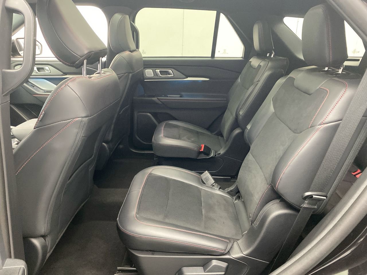 Used 2025 Ford Explorer ST w/ Sun And Sound Package AWD/4WD image 25