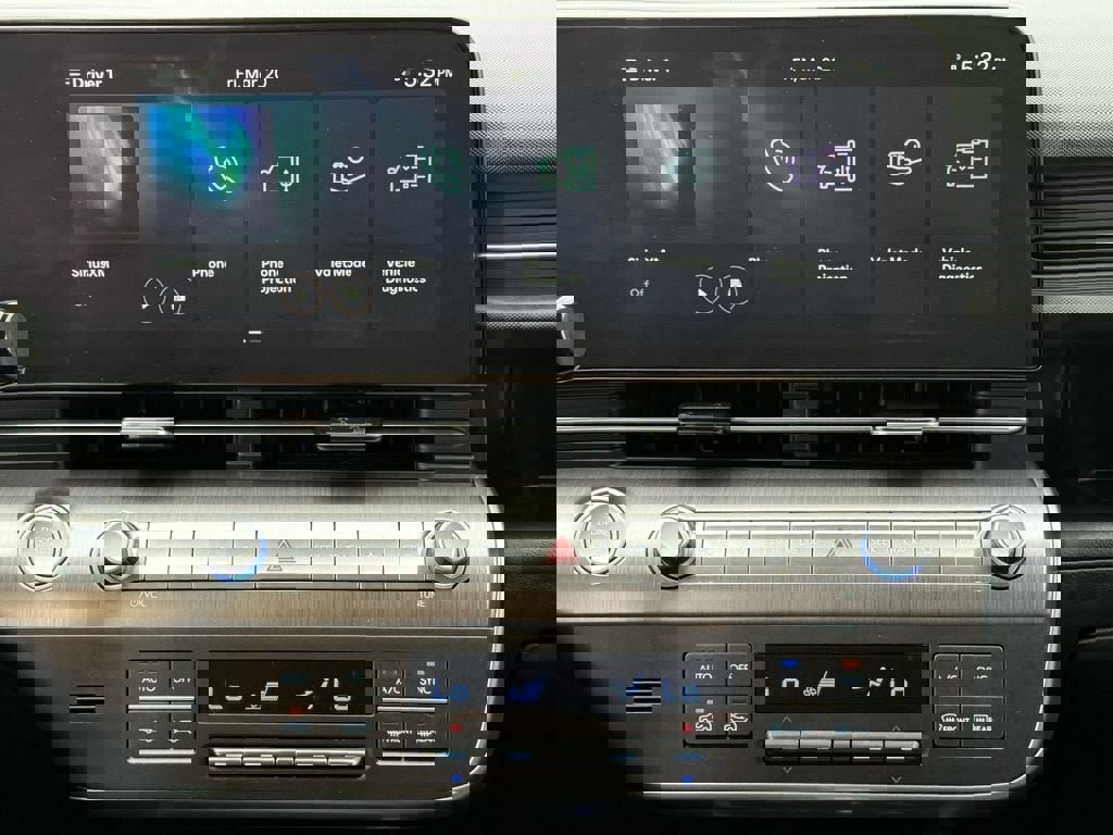 Used 2025 Hyundai Kona SEL image 25