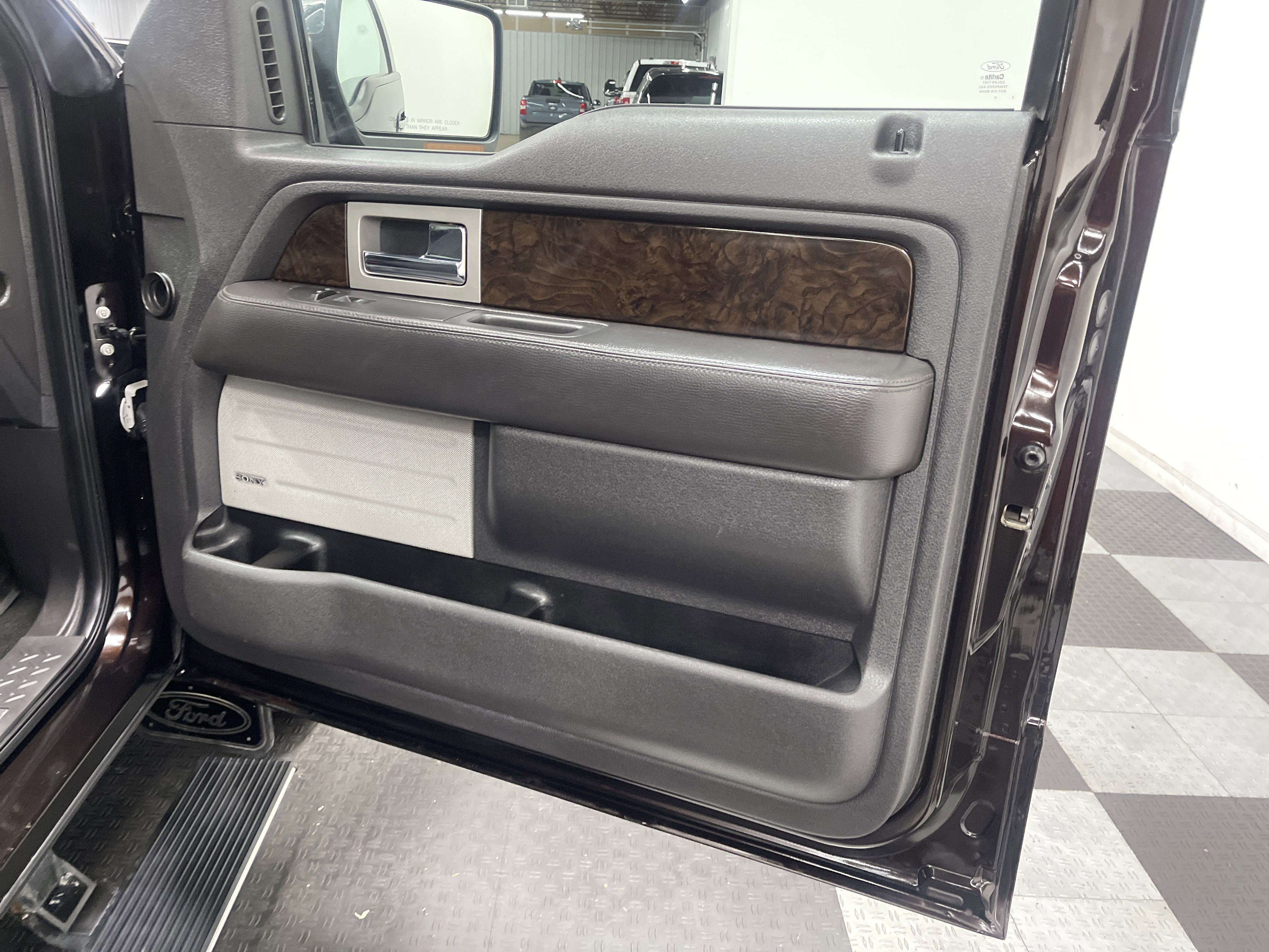 Used 2013 Ford F150 Platinum w/ Max Trailer Tow Pkg image 23