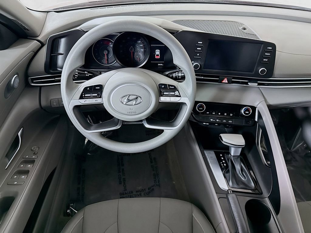 Certified 2022 Hyundai Elantra SEL w/ Cargo Package image 4