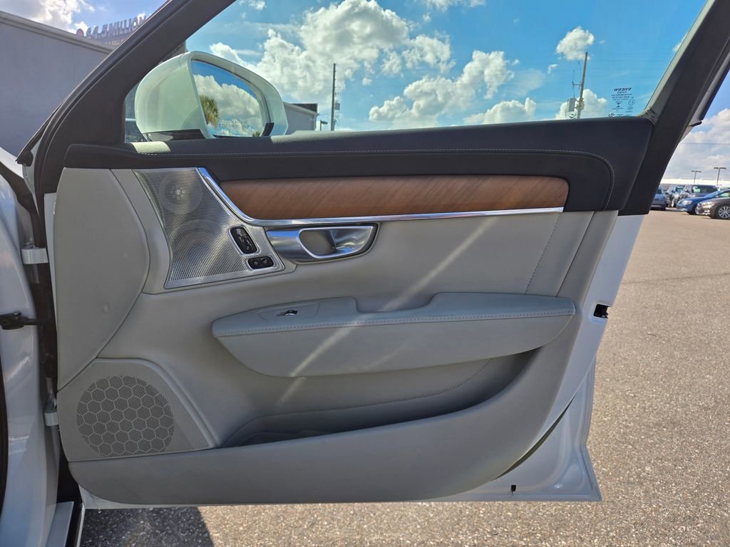 Used 2018 Volvo S90 T8 Inscription w/ Convenience Package image 48